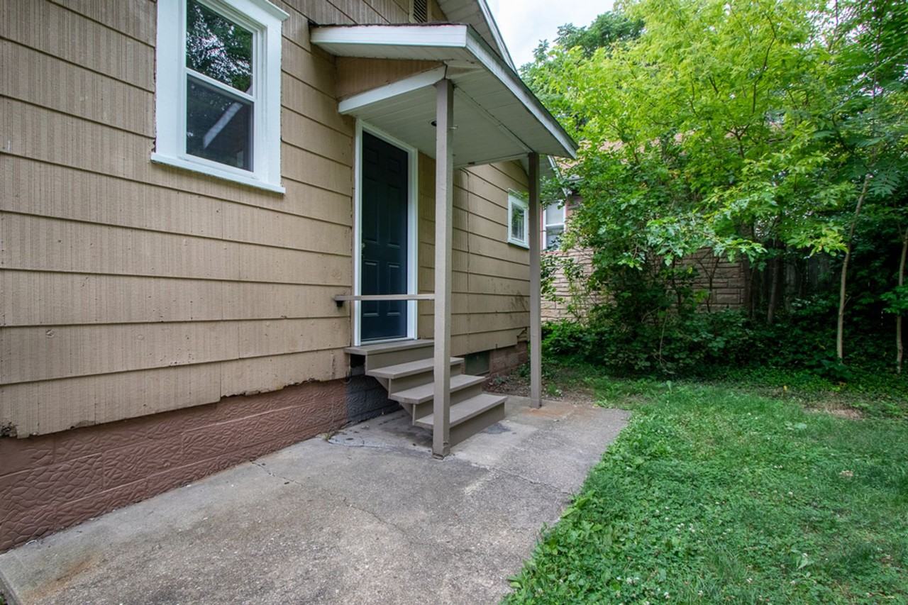 2212 Snyder Ave Ne - Photo 3 of 16