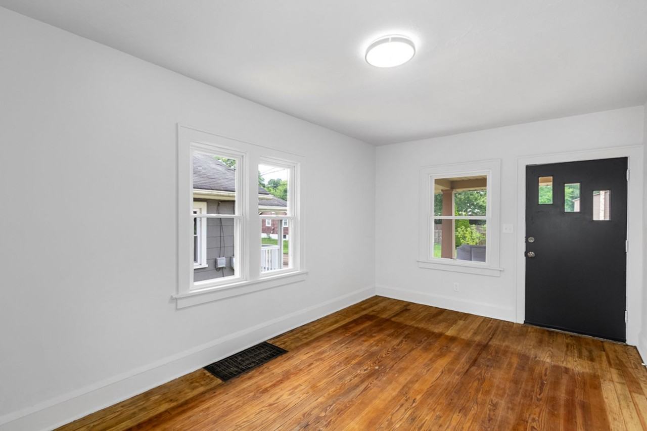 2212 Snyder Ave Ne - Photo 4 of 16