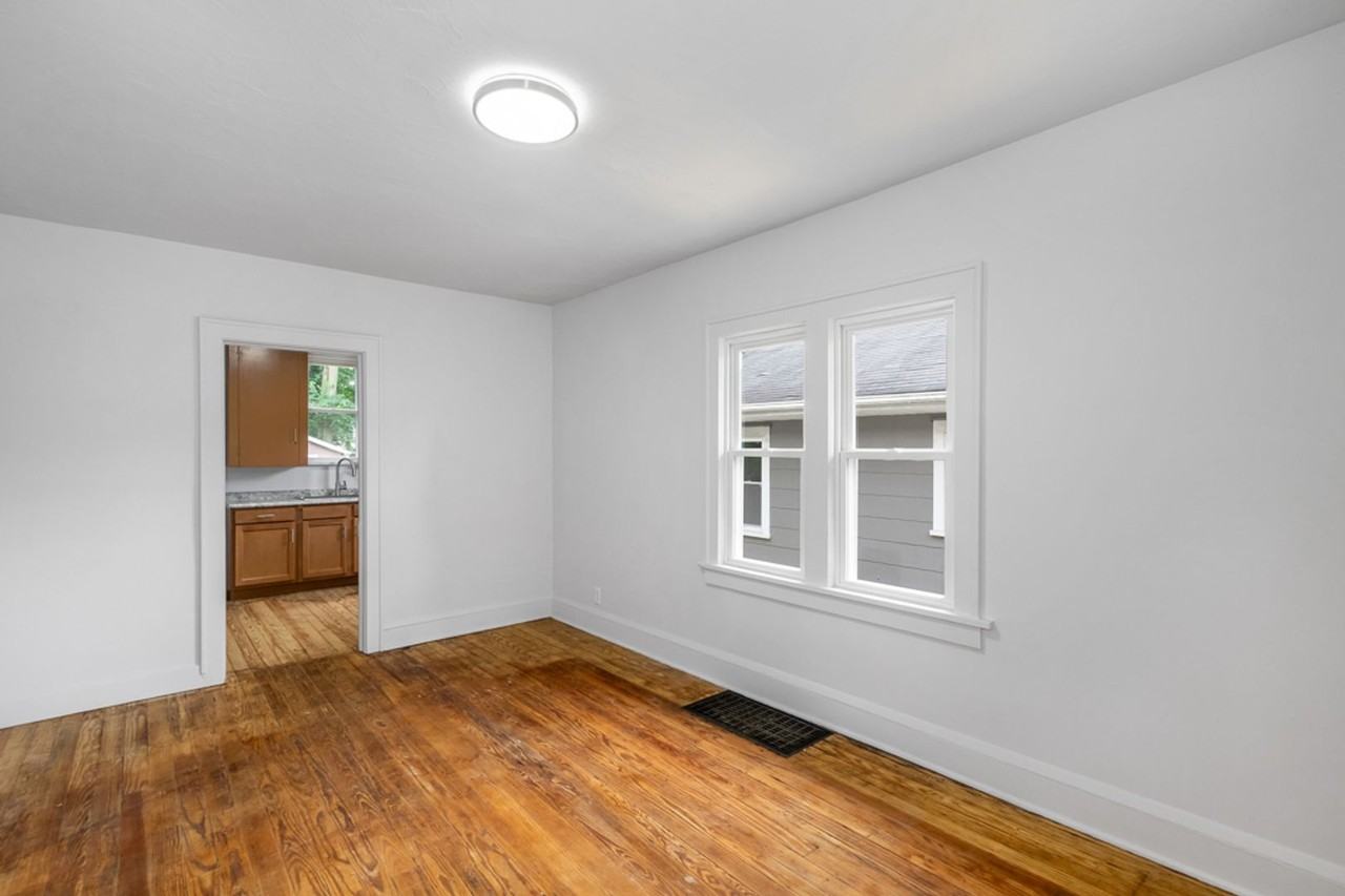 2212 Snyder Ave Ne - Photo 5 of 16