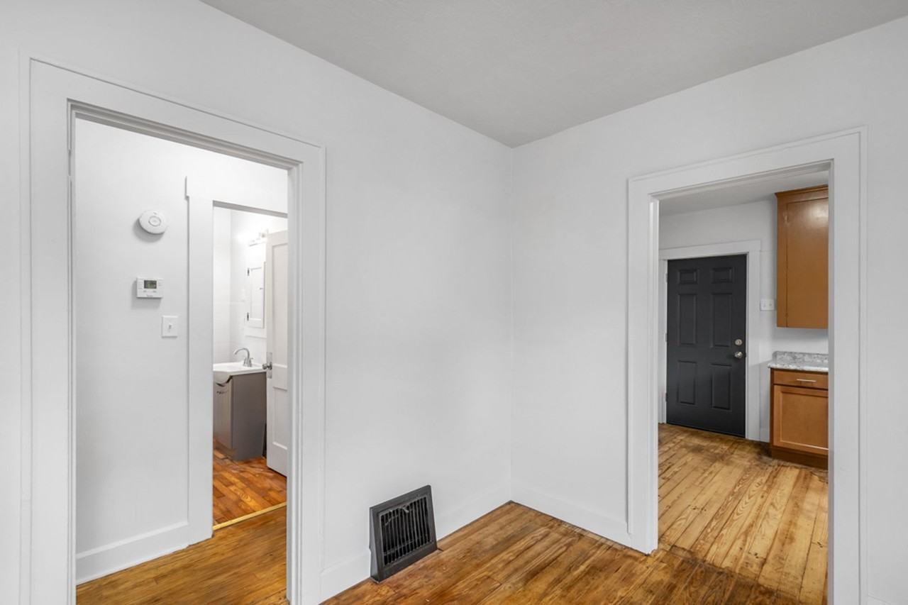 2212 Snyder Ave Ne - Photo 6 of 16