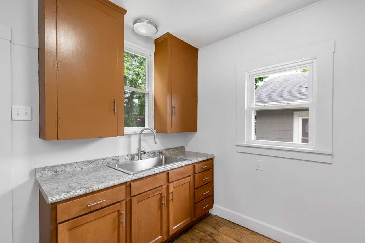 2212 Snyder Ave Ne - Photo 7 of 16