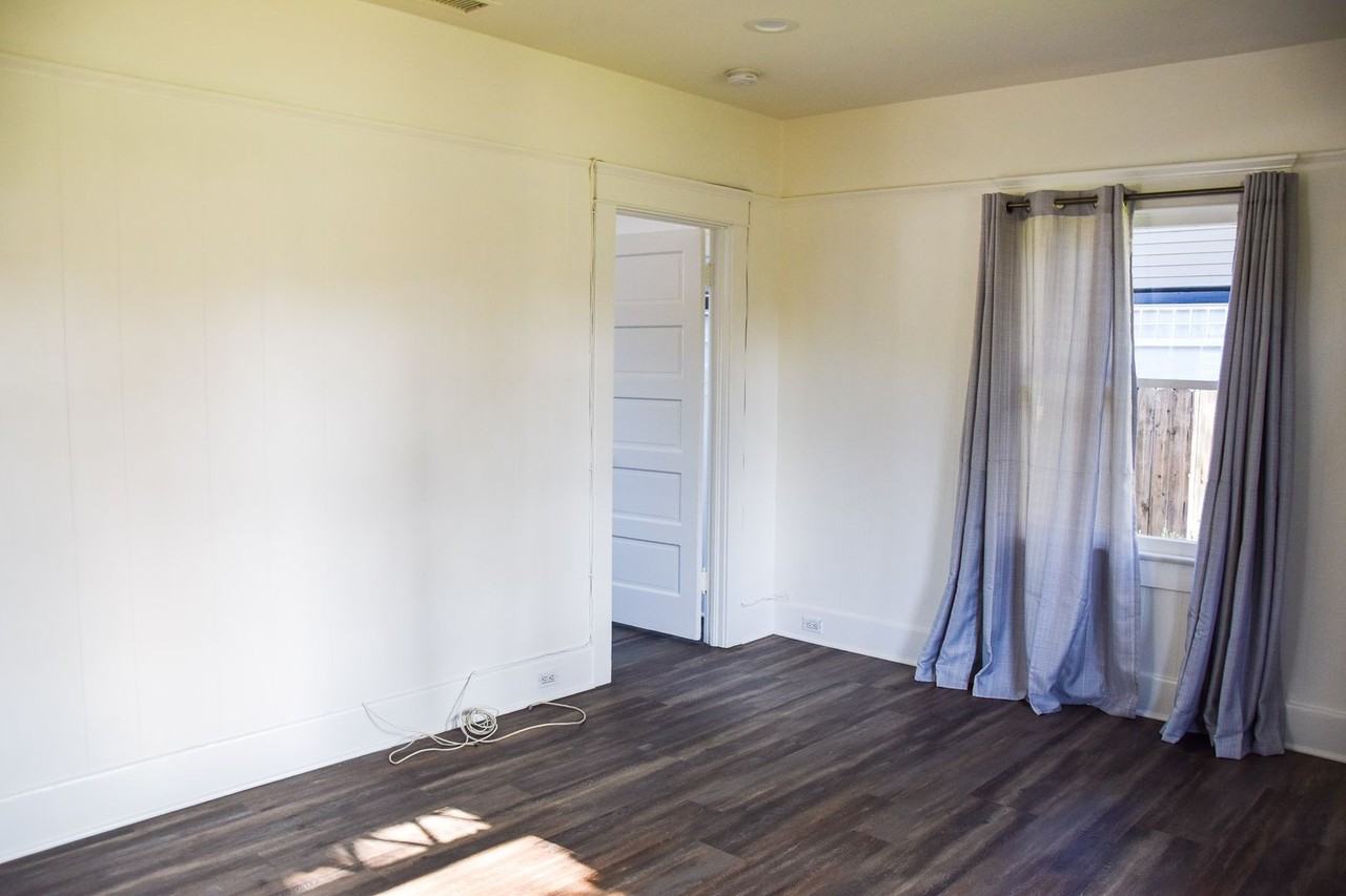 384 S Grand St - Photo 4 of 30