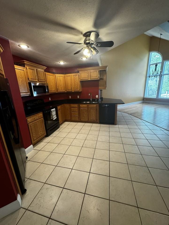 2984 Cullison Ct - Photo 4 of 21