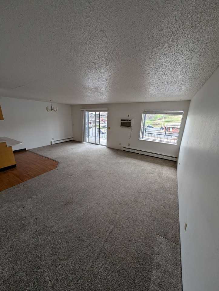 605 S Grand Ave. - Photo 7 of 42