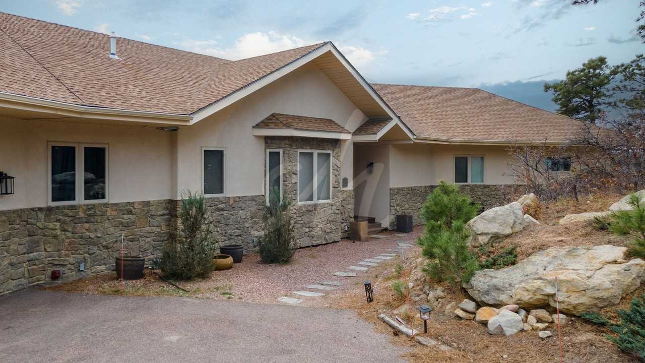 1228 Valley View Dr - Photo 3 of 35