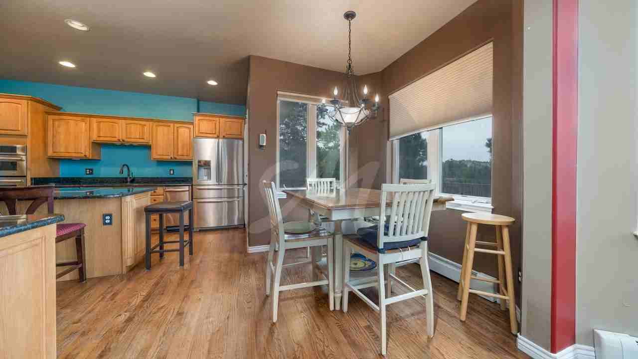 1228 Valley View Dr - Photo 6 of 35