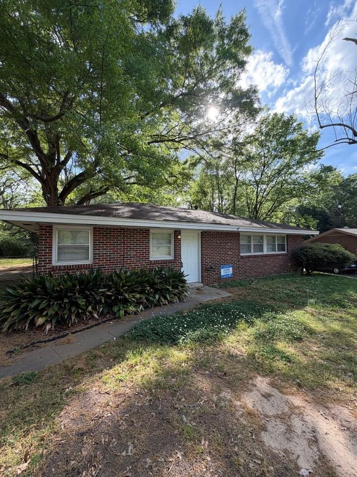1156 Lombard Dr - Photo 2 of 15