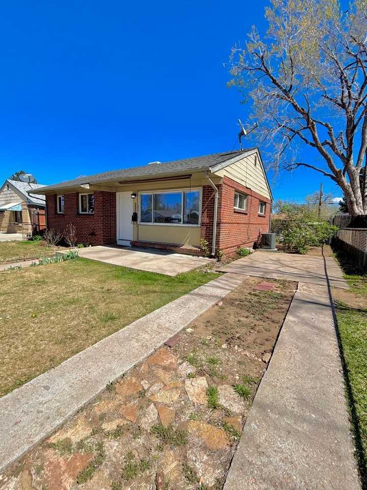 3556 Fairfax St - Photo 2 of 19