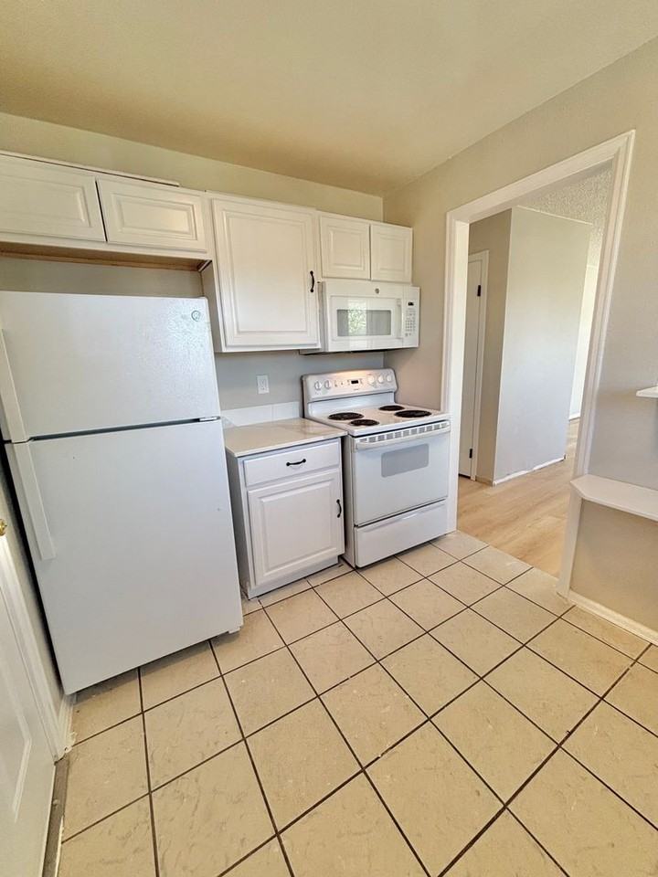 3556 Fairfax St - Photo 5 of 19