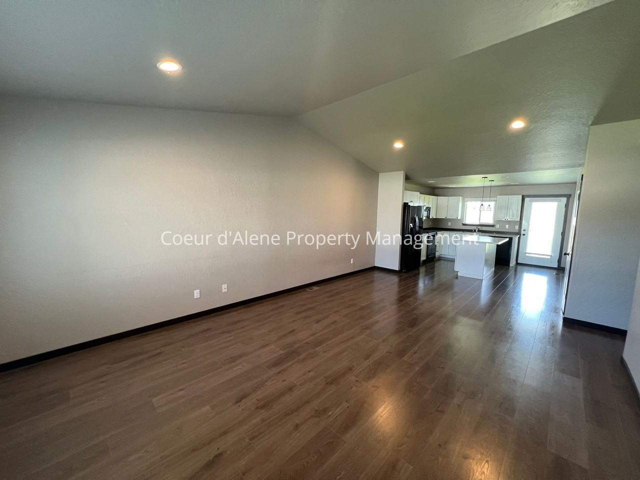 8732 N Haddon St - Photo 3 of 15