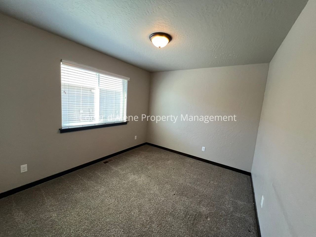 8732 N Haddon St - Photo 5 of 15