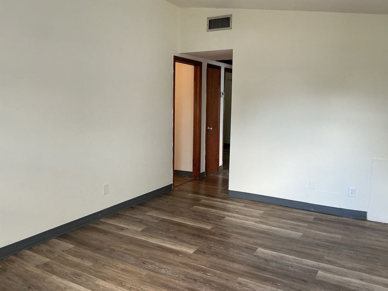 3015 Balfour Ave - Photo 2 of 13