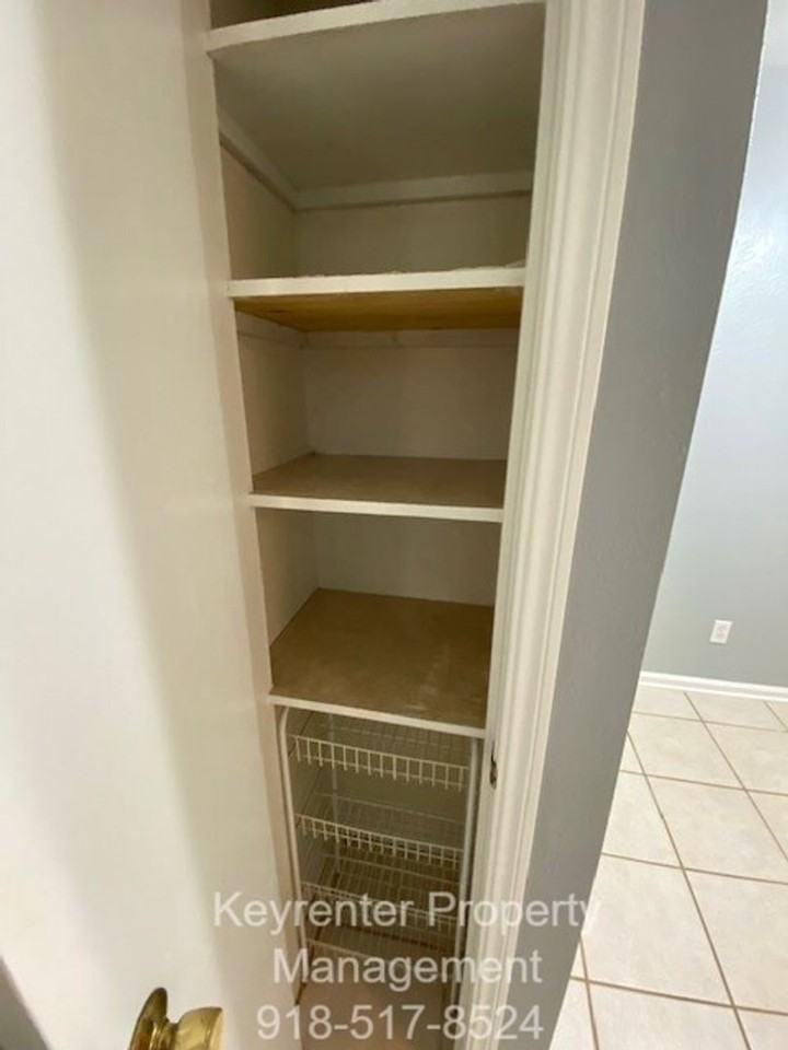 8722 E 30th St - Photo 2 of 26