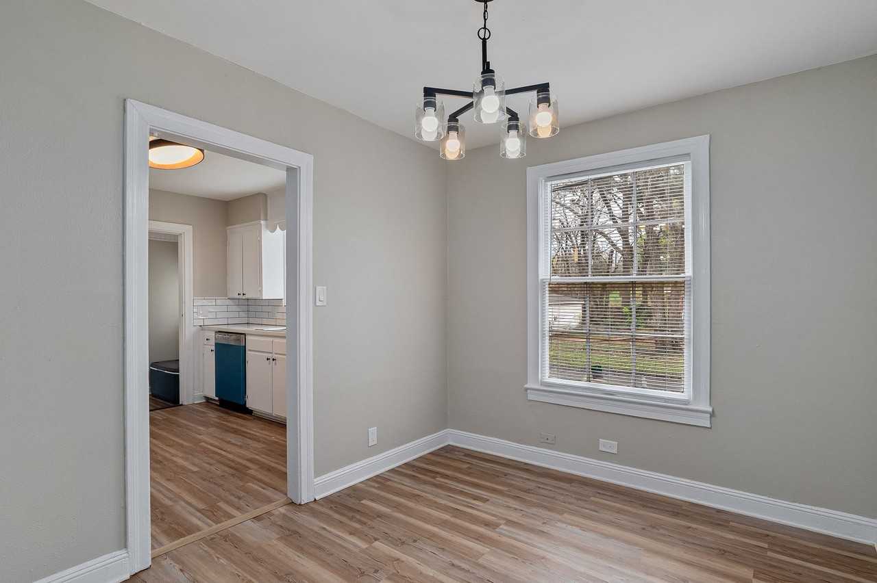 653 College St - Photo 7 of 19