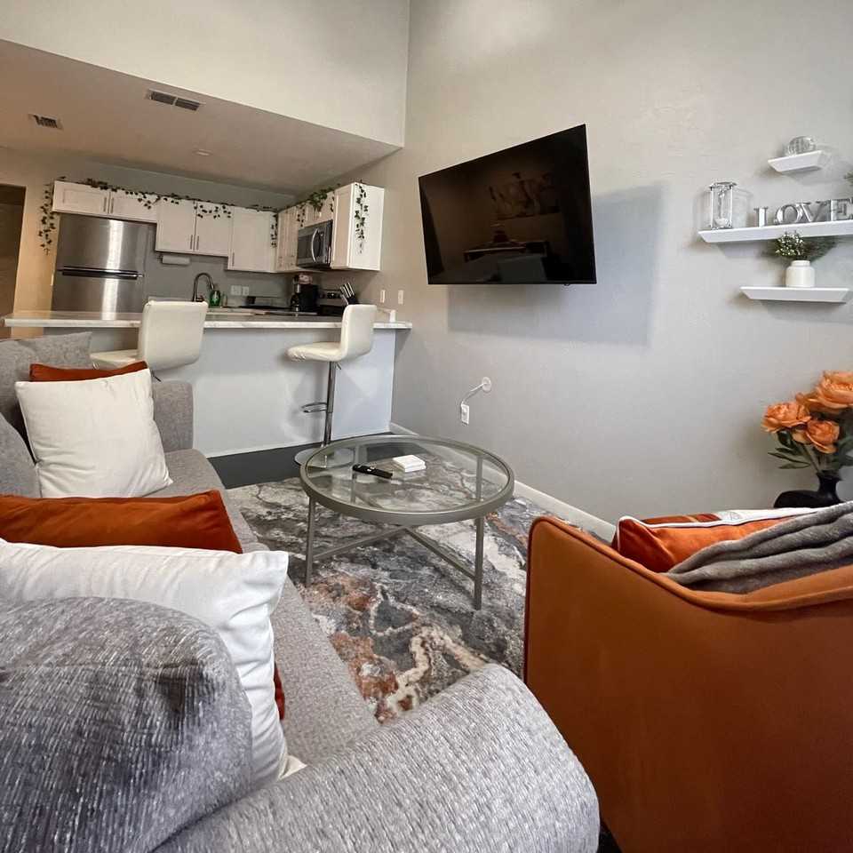 930 S Lipona Rd #D - Photo 2 of 10