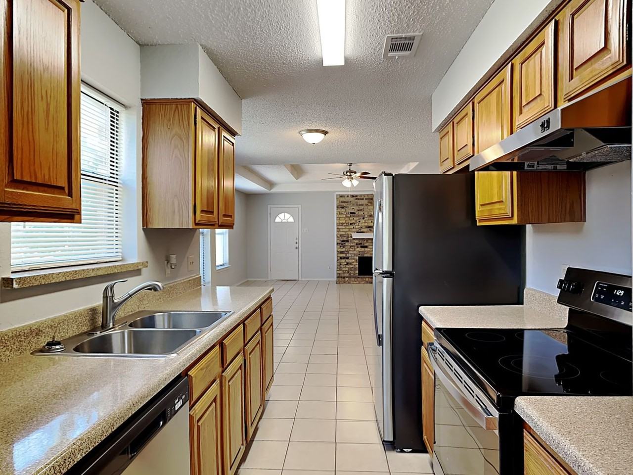 701 Penn Pl - Photo 3 of 16