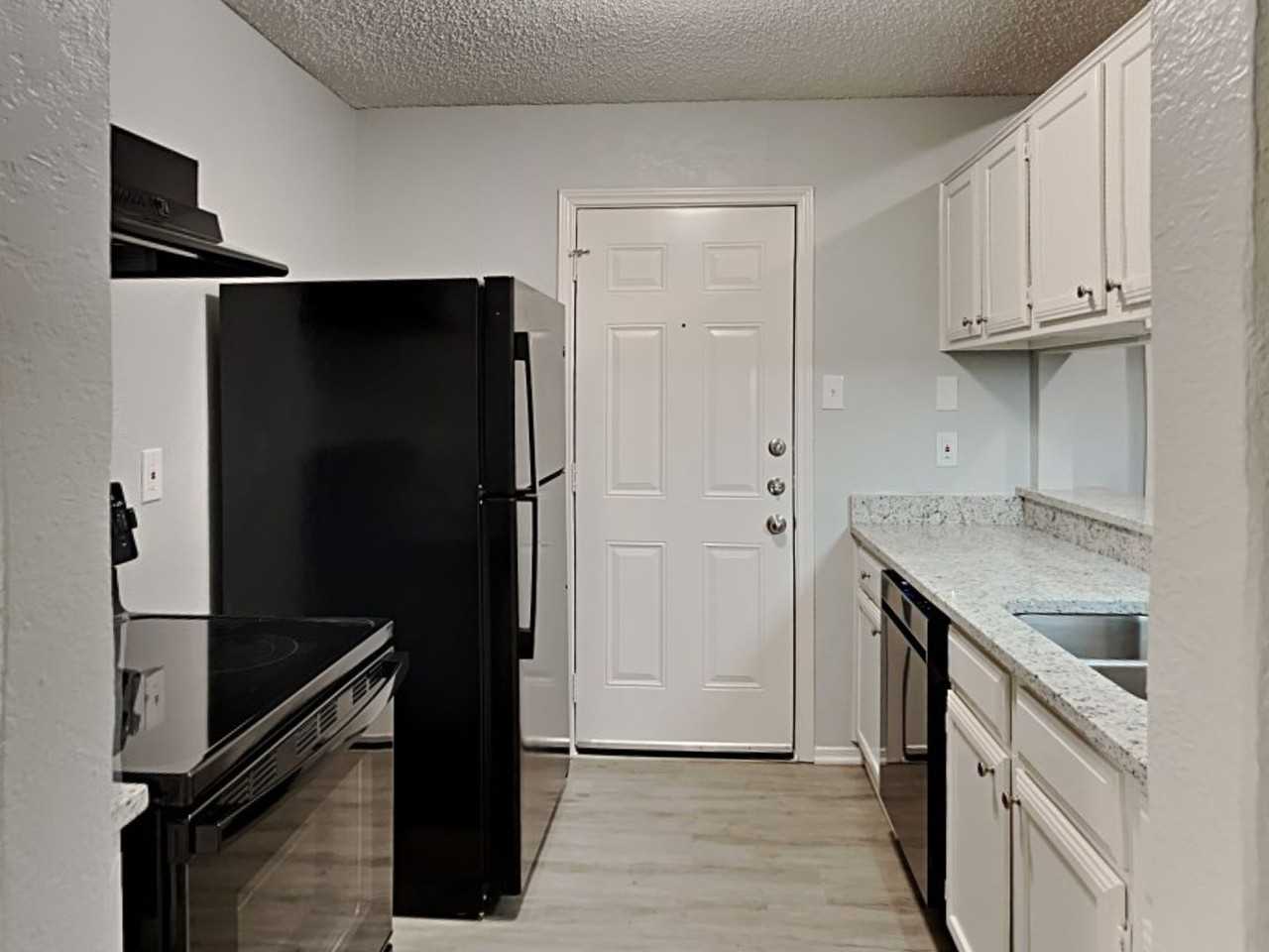 10320 Nantucket Village Ct - Photo 3 of 16