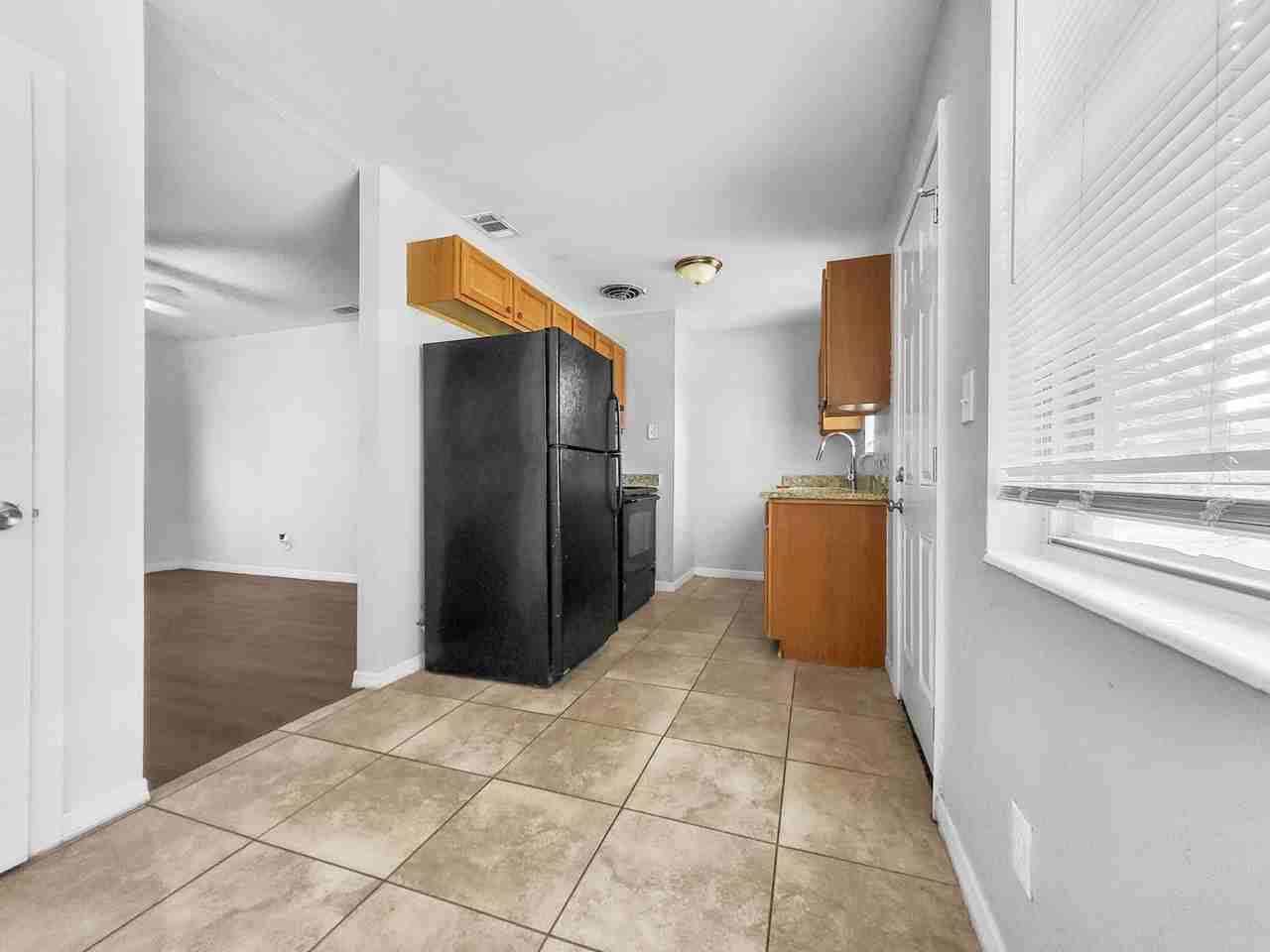 9136 Tamworth Rd - Photo 3 of 15