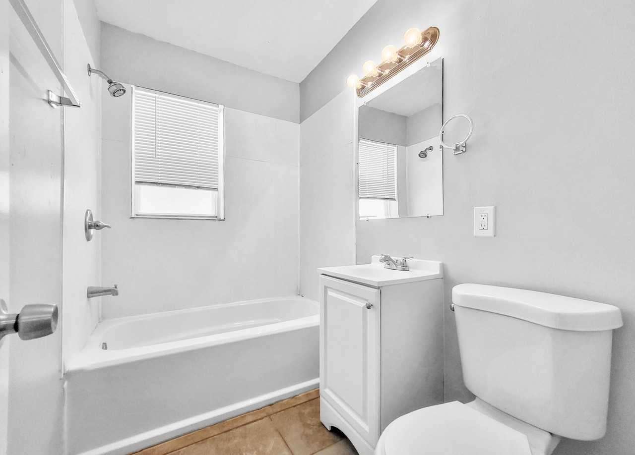 9136 Tamworth Rd - Photo 7 of 15