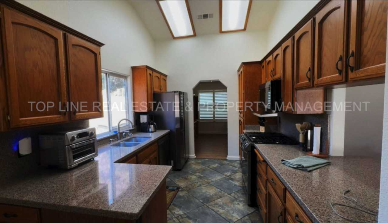 537 N Tommy St - Photo 4 of 23