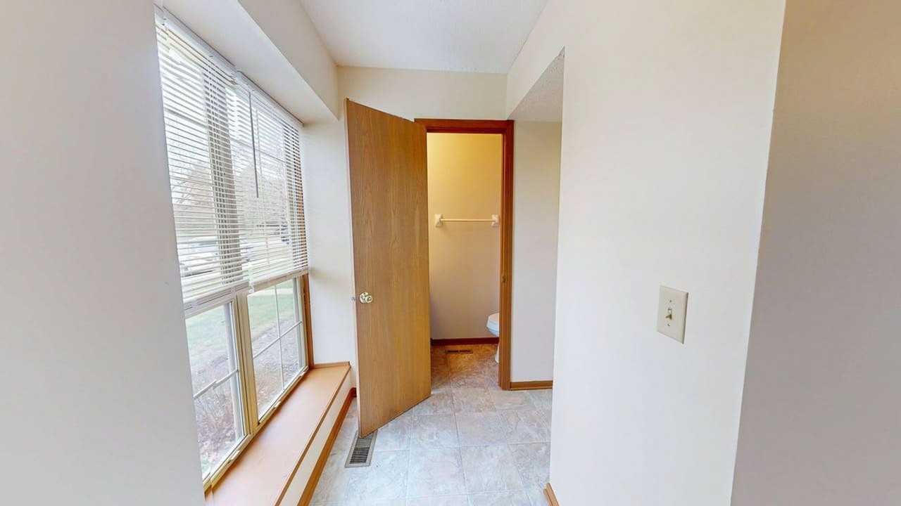 5917 Shadow Lake Cir - Photo 2 of 29