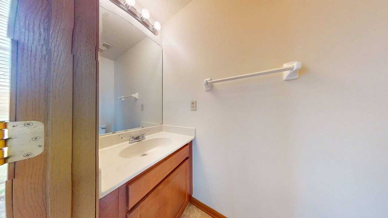 5917 Shadow Lake Cir - Photo 3 of 29