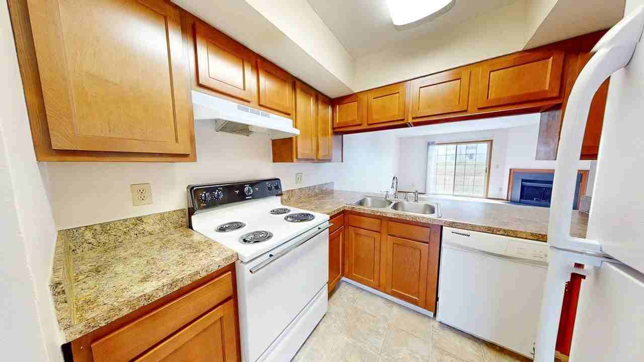 5917 Shadow Lake Cir - Photo 4 of 29