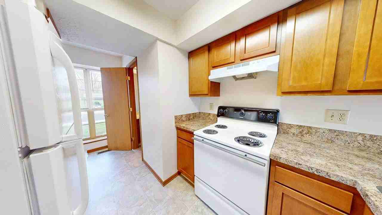 5917 Shadow Lake Cir - Photo 5 of 29