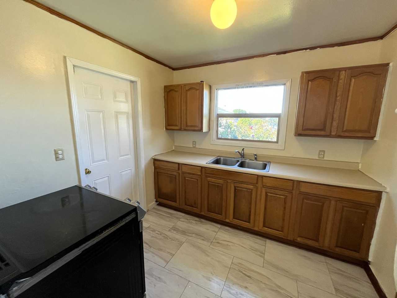 905 W Harris St - Photo 6 of 17