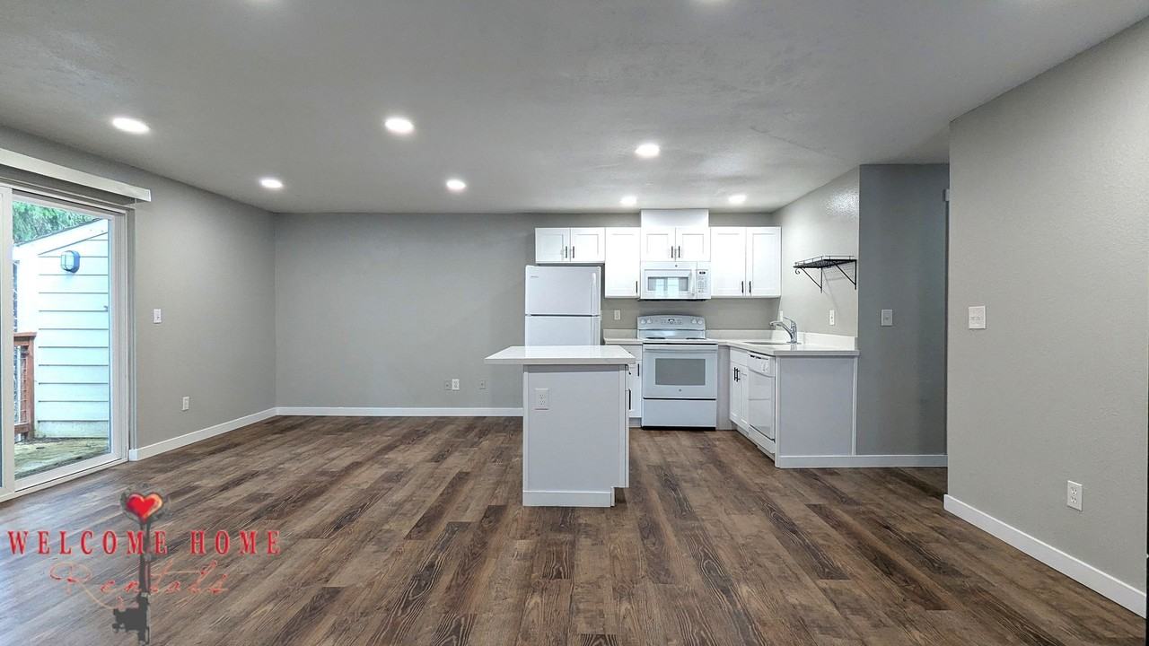 2400 20th Ave Nw - Photo 5 of 29