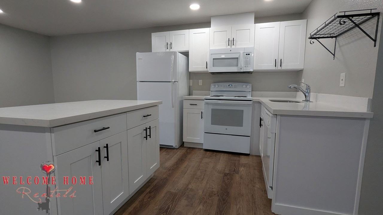 2400 20th Ave Nw - Photo 7 of 29