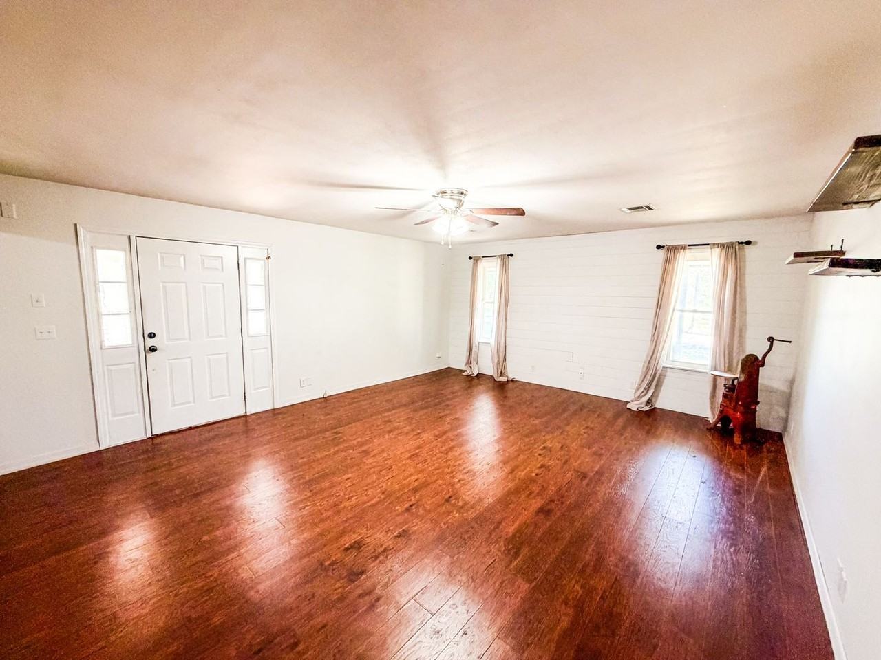 805 N Main St - Photo 2 of 17