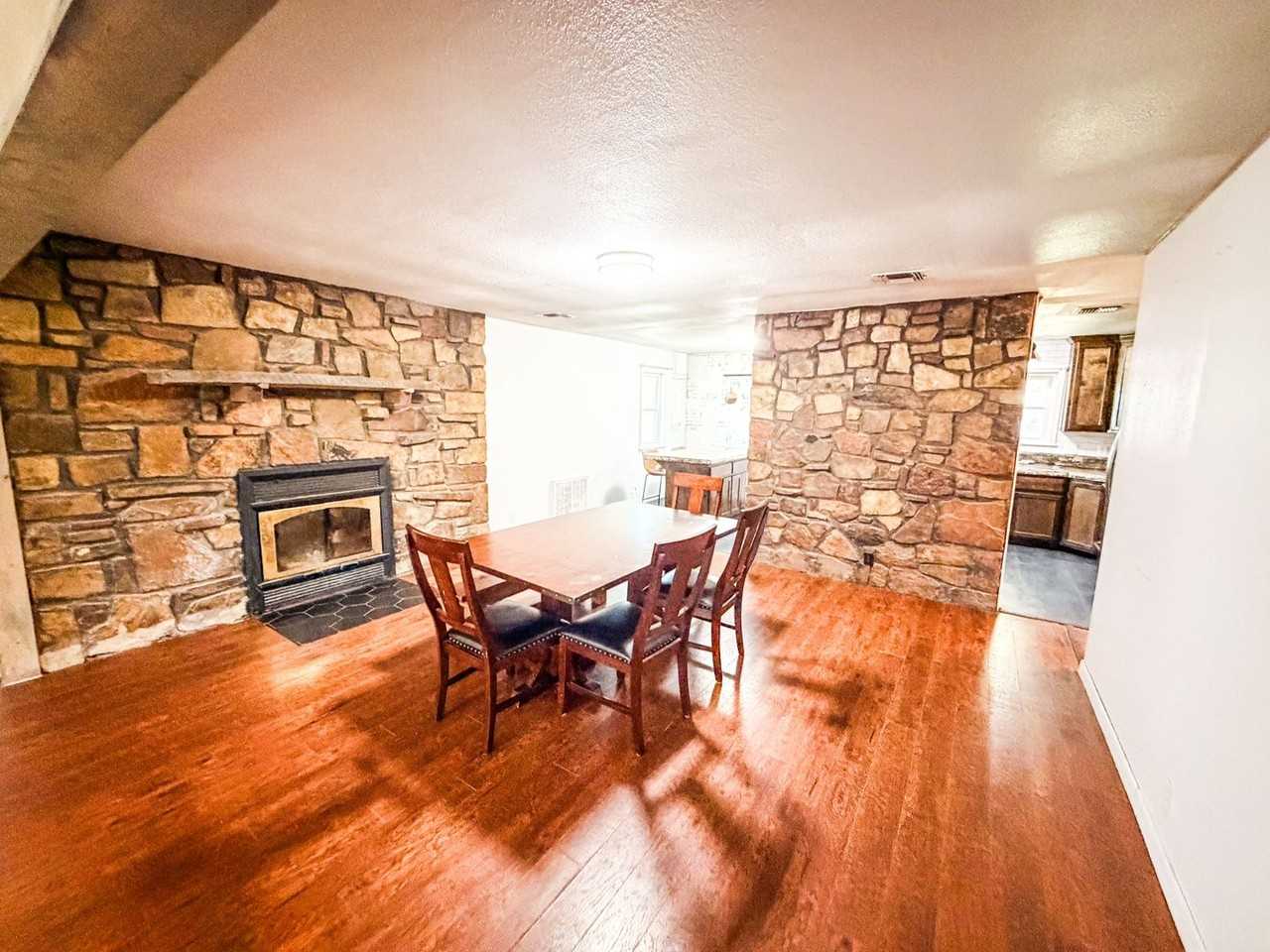 805 N Main St - Photo 4 of 17