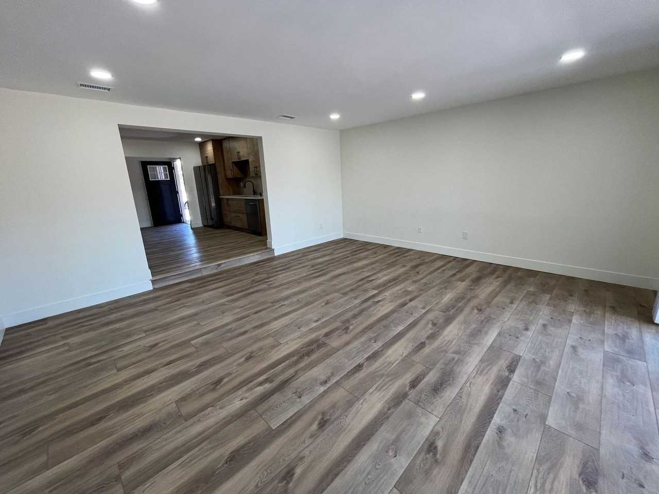 5092 Catoctin Dr - Photo 2 of 8