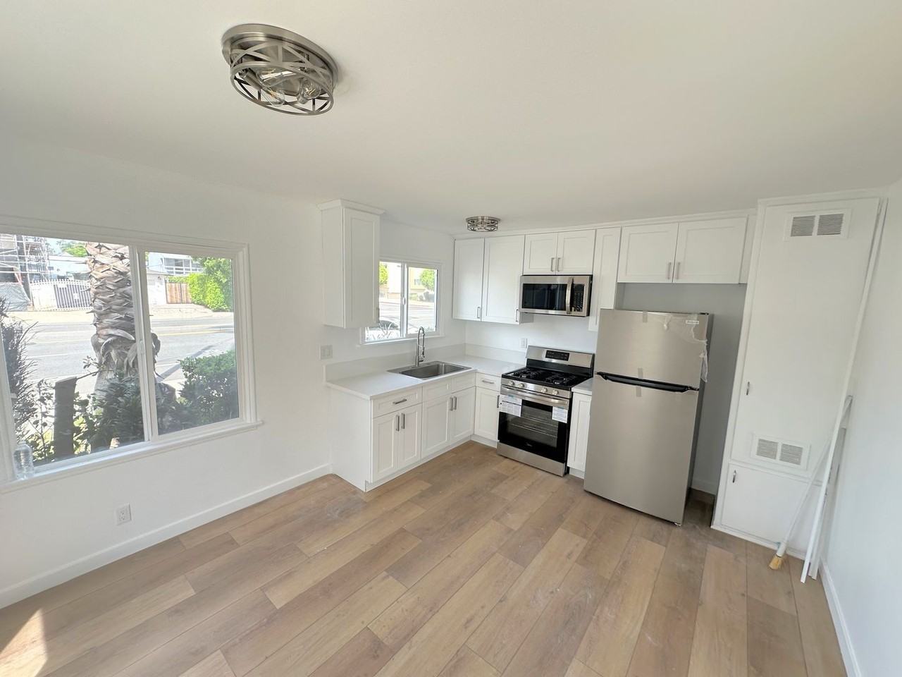 14410 Magnolia Blvd #1 - Photo 3 of 12