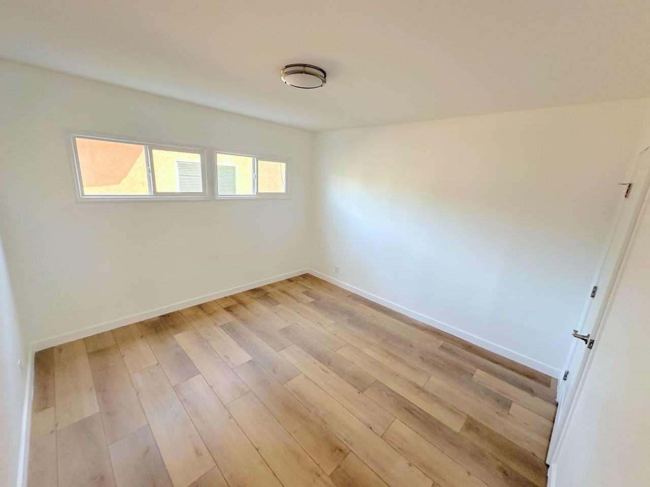 14410 Magnolia Blvd #1 - Photo 5 of 12