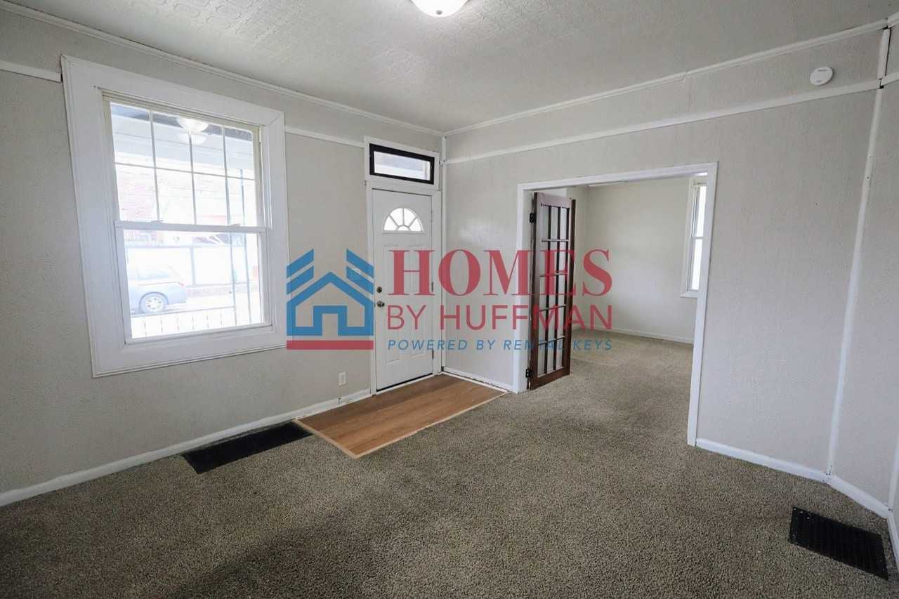 202 Herndon Dr - Photo 2 of 13