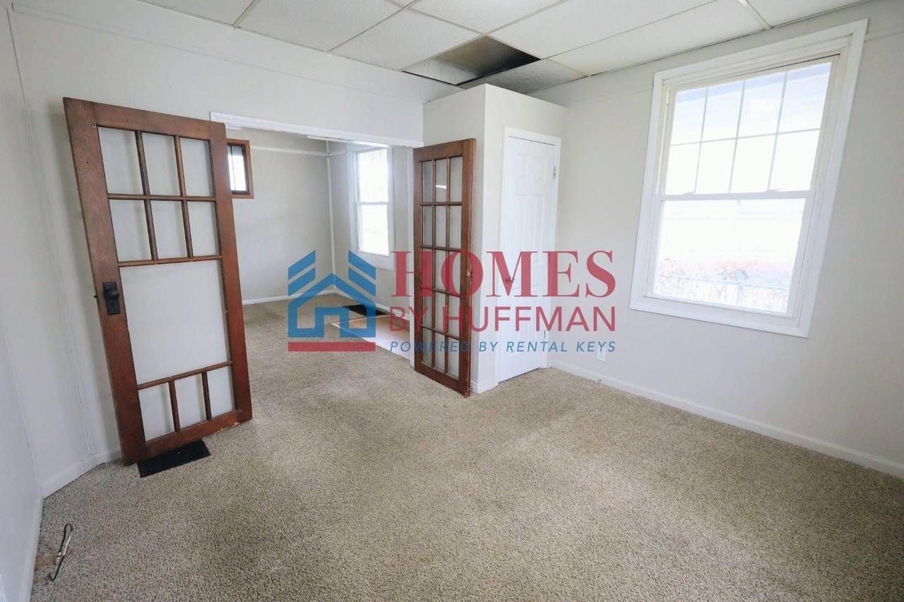 202 Herndon Dr - Photo 3 of 13