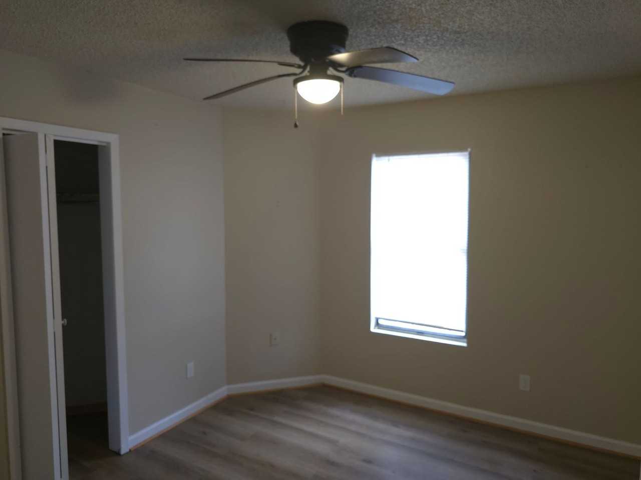 812 Shady Heights Rd - Photo 3 of 12