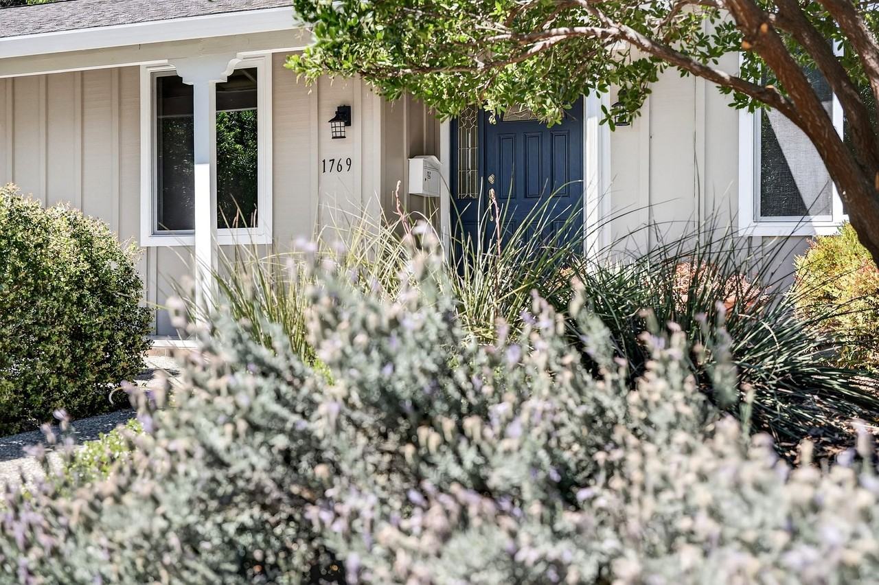 1769 Bishop Dr - Photo 2 of 47