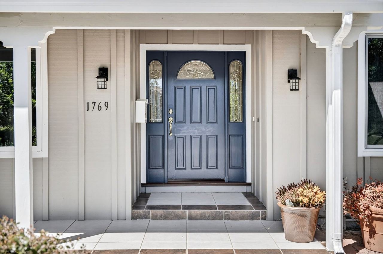 1769 Bishop Dr - Photo 4 of 47