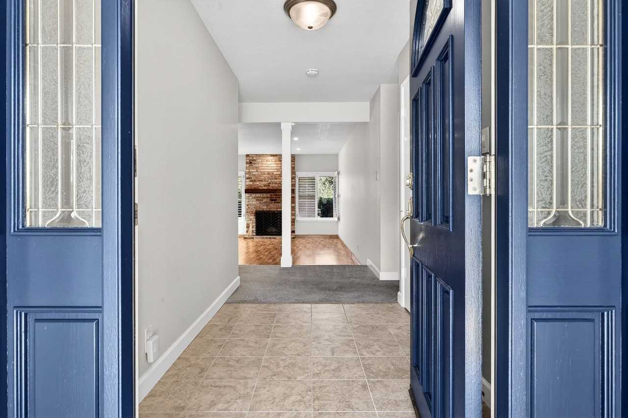 1769 Bishop Dr - Photo 5 of 47