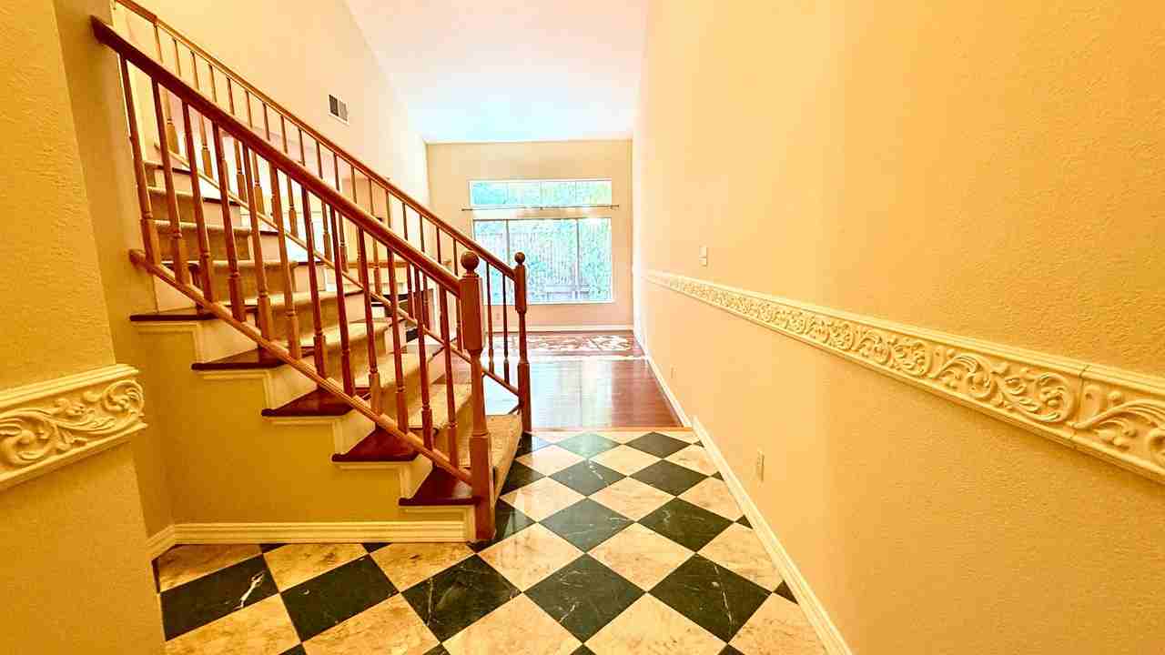 372 Bellflower Ct - Photo 4 of 47