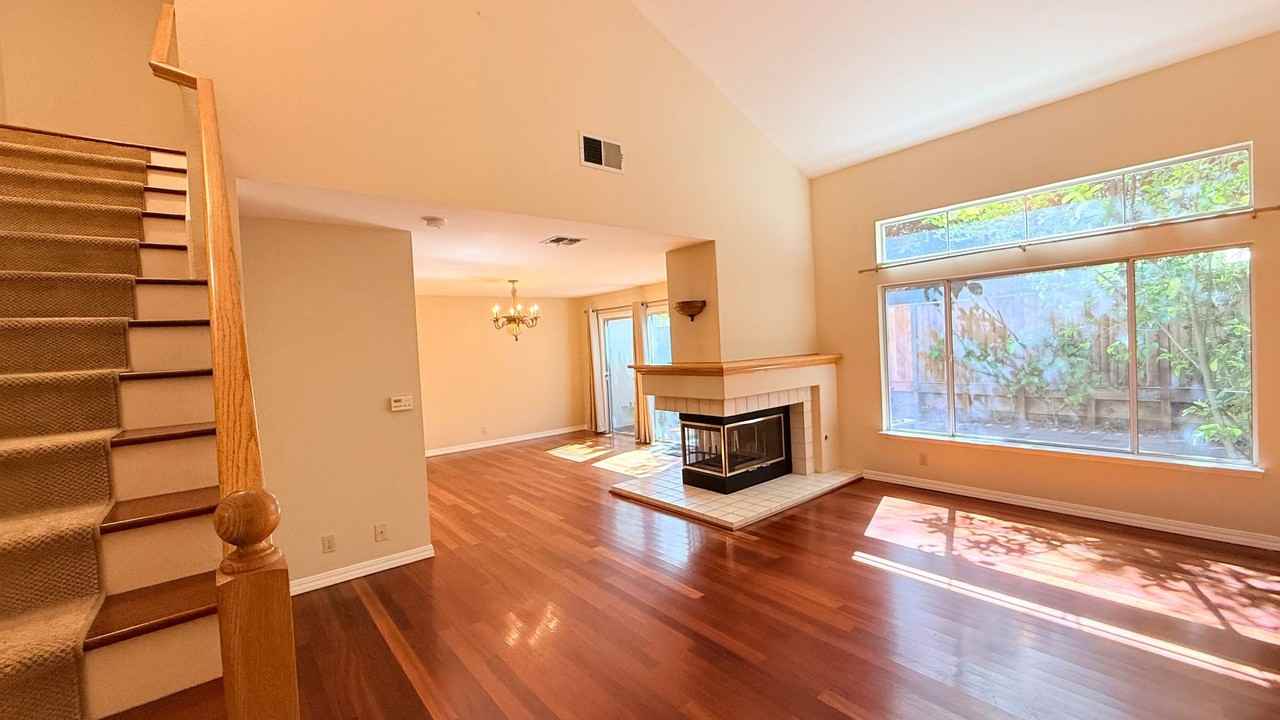 372 Bellflower Ct - Photo 7 of 47