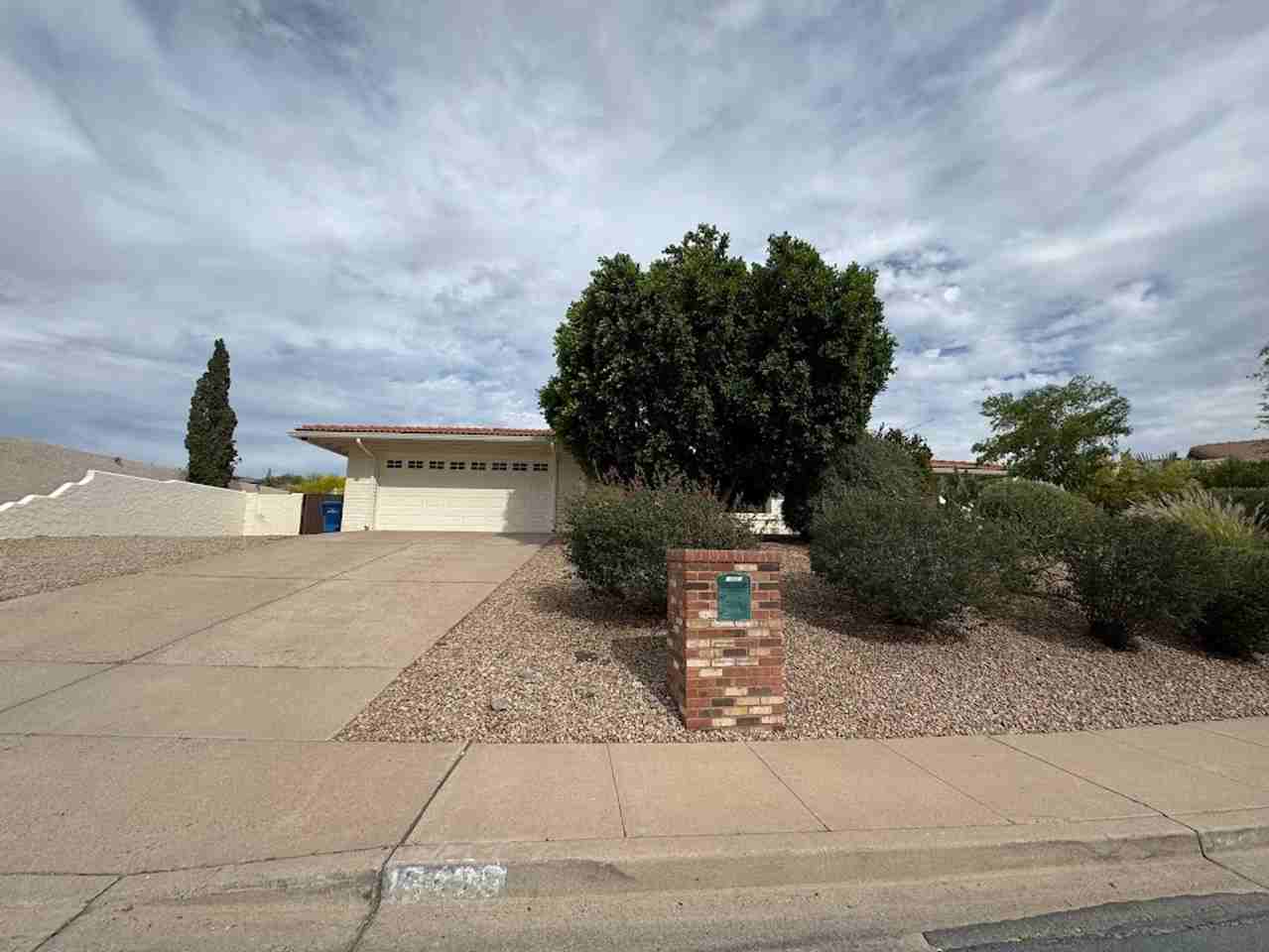 15429 N 9th Pl - Photo 2 of 33