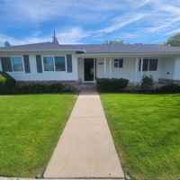 featured image of 2535 Hampton Ave