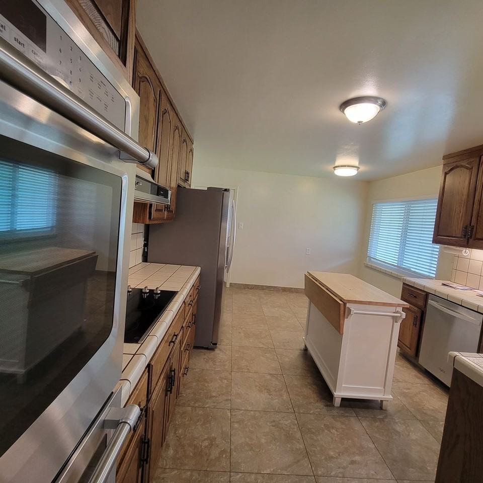 2535 Hampton Ave - Photo 4 of 29