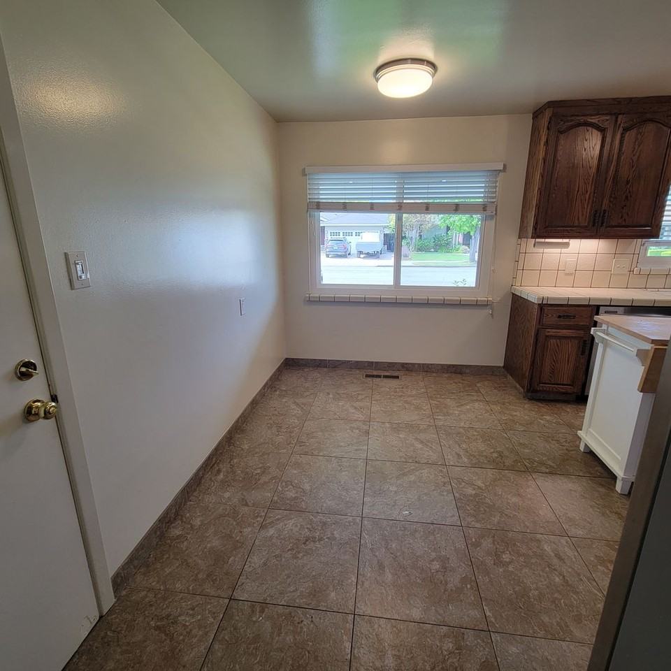 2535 Hampton Ave - Photo 7 of 29