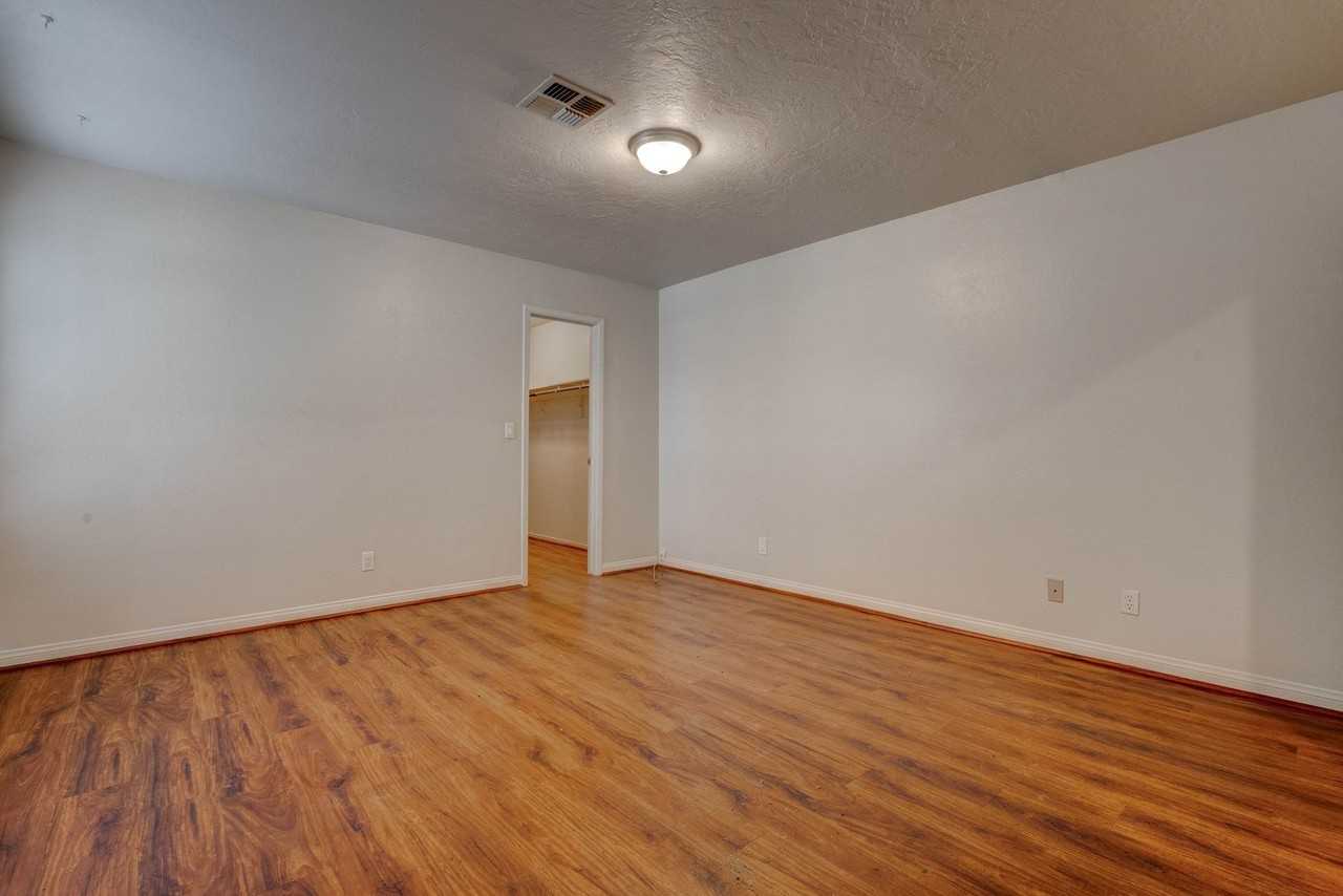 3905 Landsdown Pl - Photo 2 of 37