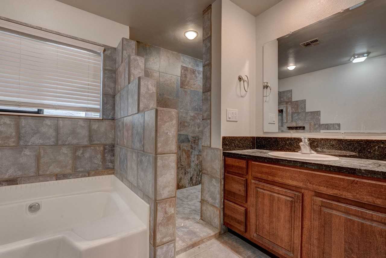 3905 Landsdown Pl - Photo 6 of 37